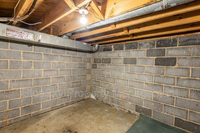 Building Photo - 1202 Cherry Ave