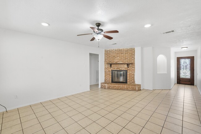 Building Photo - 15226 Flamingo Park