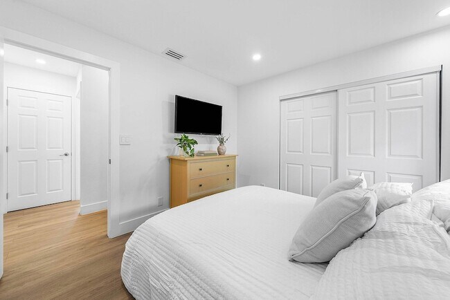 Building Photo - 2721 Neaton Ct