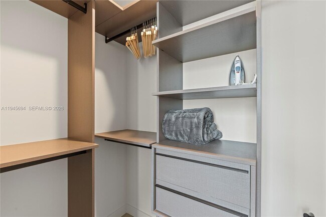 Building Photo - 11 NE 6th St