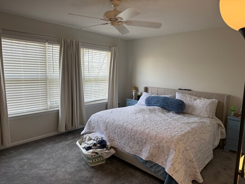 Building Photo - 423 Marion Rd