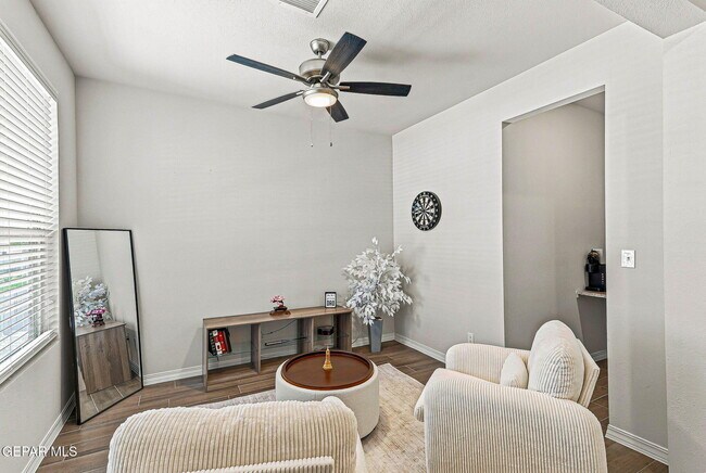 Building Photo - 13876 Loreina Luz Ave