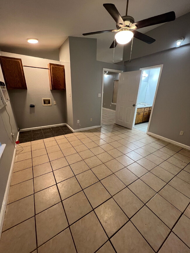Building Photo - **"Charming 1-Bedroom Gem at Parnell Place, Jonesboro – Cozy 500 Sq Ft Living!"**