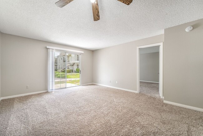 Building Photo - 2 Bedroom, 2 Bathroom Condo unit in a Gate...