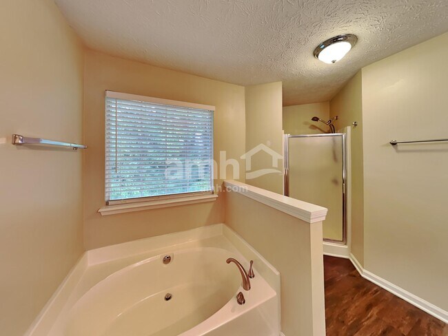 Building Photo - 4854 Lake Park Terrace