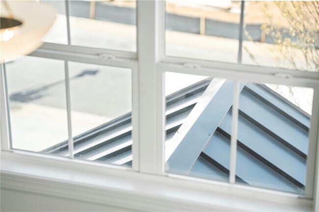 Building Photo - 1042 Winding Br Dr