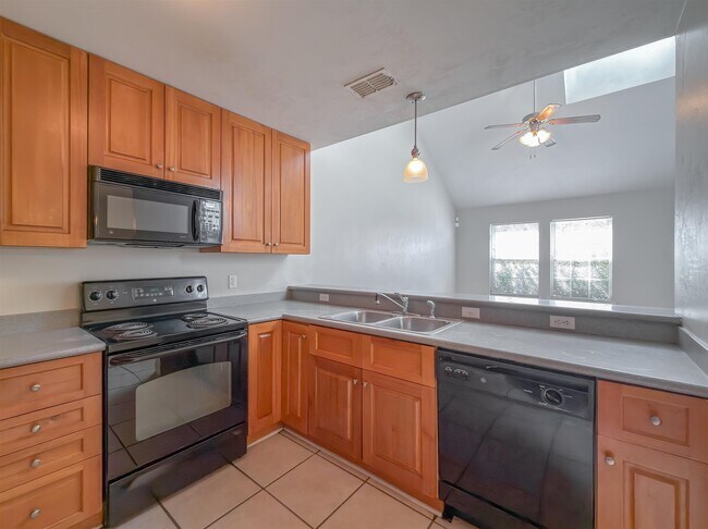 Building Photo - 3289 Sawtooth Dr