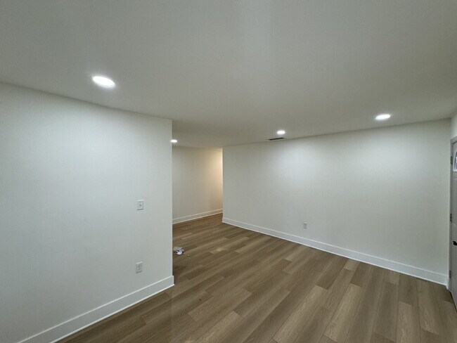 Building Photo - 6214 S Martindale Ave