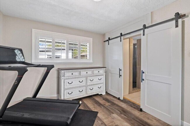 Building Photo - 4/2 Granite Bay, Pool, Jacuzzi, RV Parking...