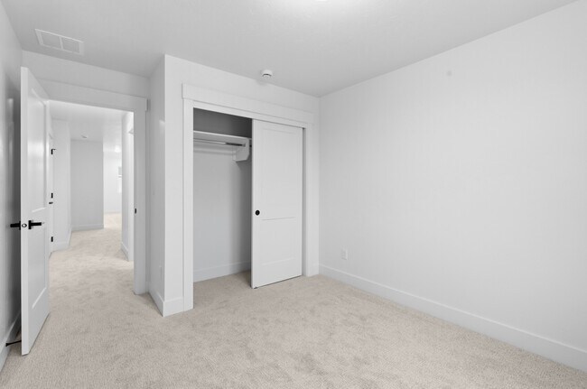 Building Photo - 2144 E Deep Purple Ln