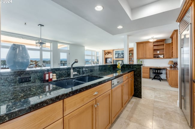 Building Photo - HALF MONTH FREE OF RENT Elegant Riverfront...