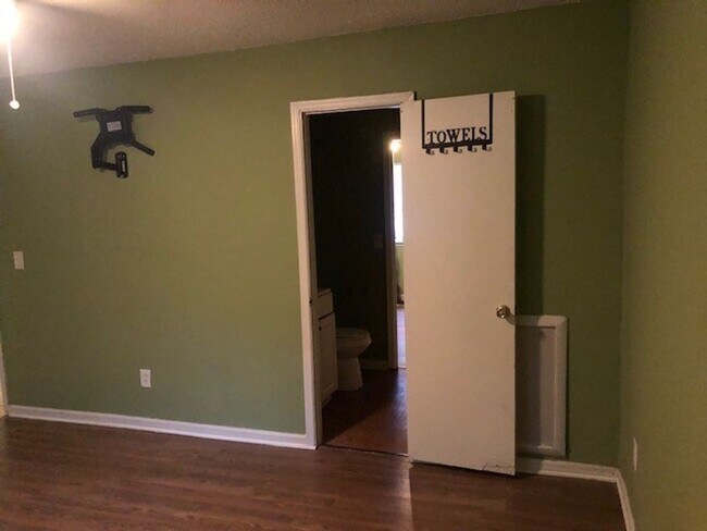 Building Photo - 3265 Sarah Lou Dr