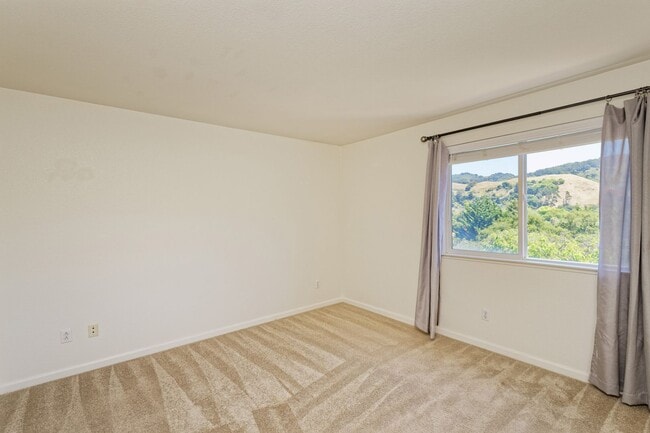 Building Photo - 1012 Trailside Dr
