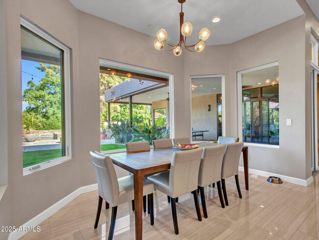 Building Photo - 6031 E Paradise Dr