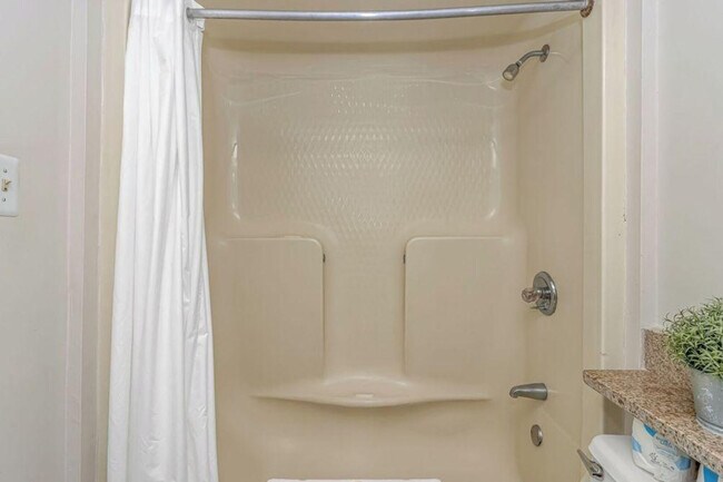 Building Photo - 2500b N Ocean Blvd