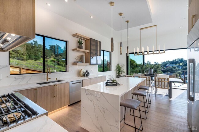 Building Photo - 1580 Clear Ridge Dr