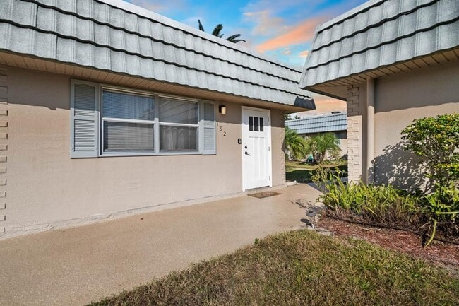 Building Photo - 1802 Bedford Terrace