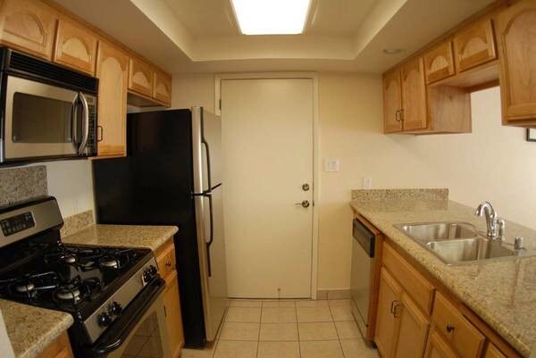 Building Photo - 500 White Ln