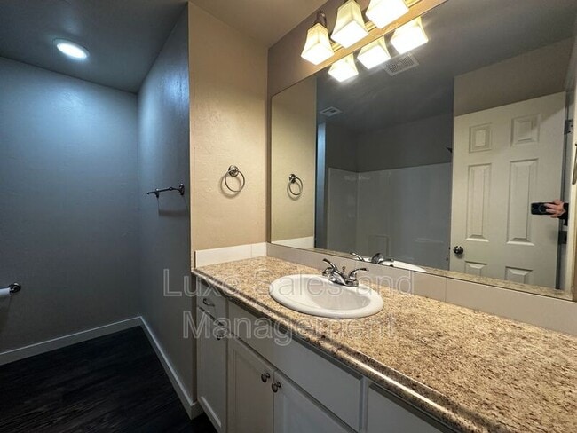 Building Photo - 737 SW 13th St