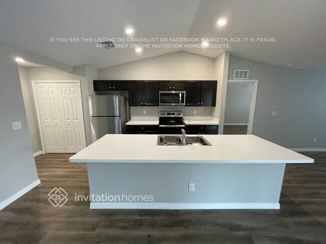 Building Photo - 550 Encarnacion St