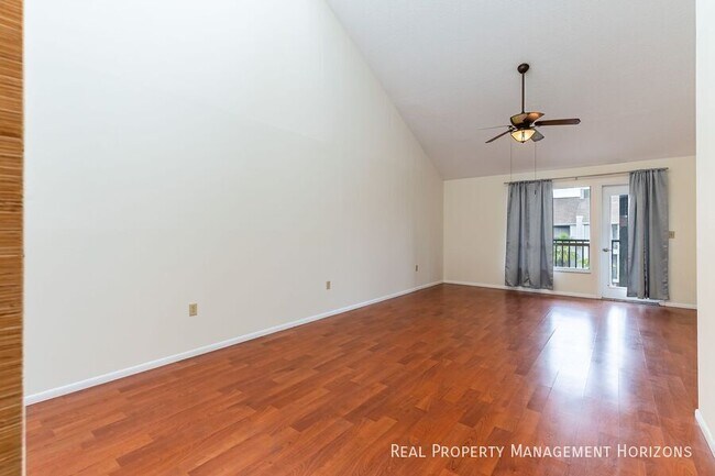 Building Photo - 251 Fenwick Dr