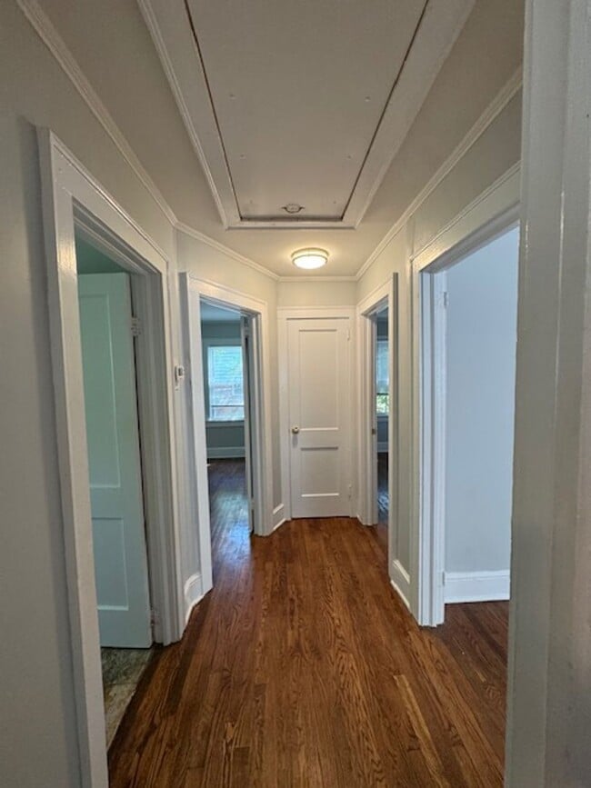 Building Photo - Adorable 2 Bedroom-1 Bath Bungalow within walking distance to Downtown Greer - Very Convenient