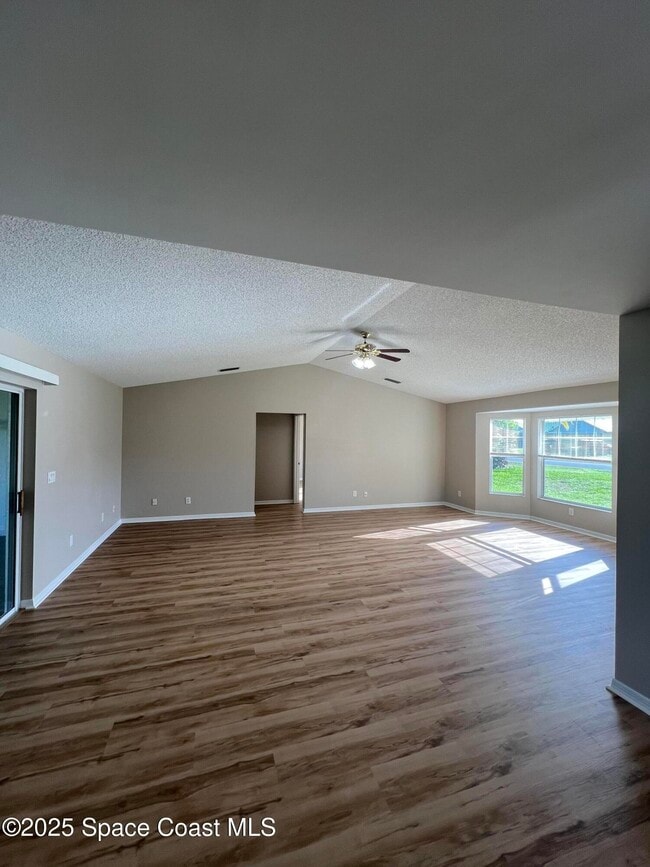 Building Photo - 6780 Bermuda Ave