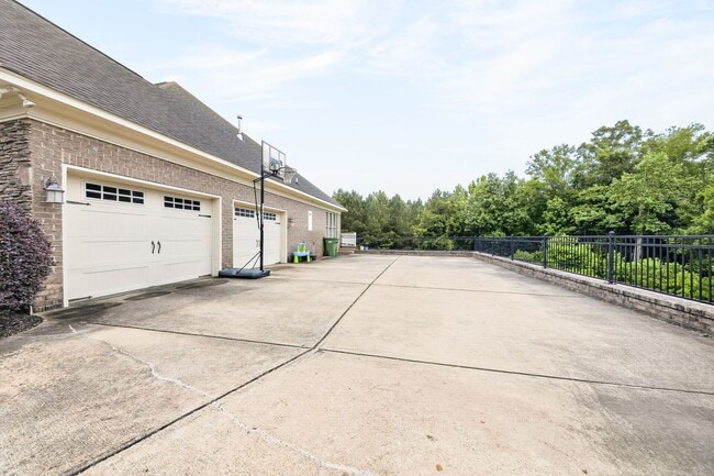 Building Photo - 9027 Cimarron Ct