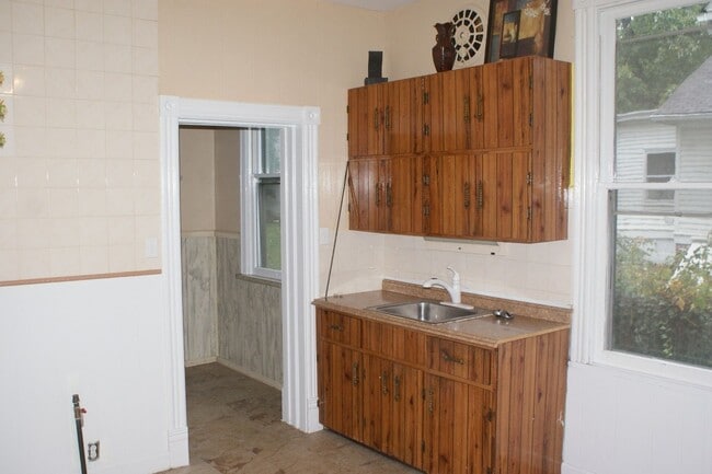Building Photo - Price Reduction 3 bedroom  2 bath Historic Home in Jennings