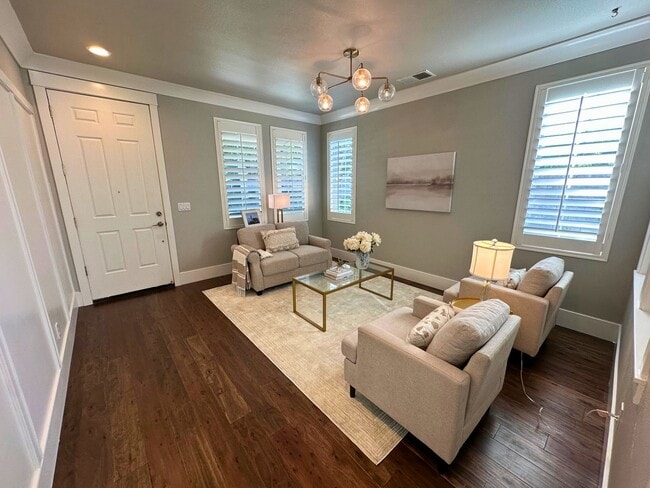 Building Photo - Stunning 4 Bedroom, 2.5 Bath Lawrence Ranch Home With Solar