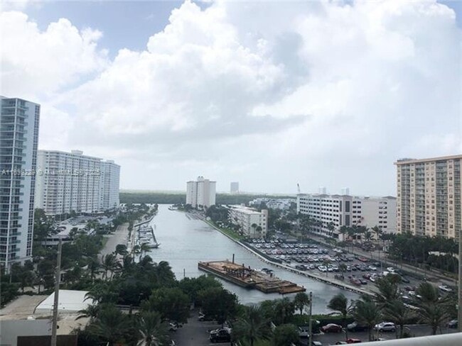 Building Photo - 15811 Collins Ave