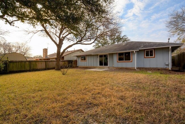 Building Photo - 2522 Carlow Dr