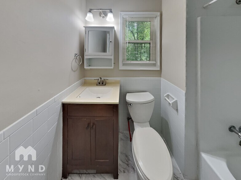 Building Photo - 3004 Cardinal Dr