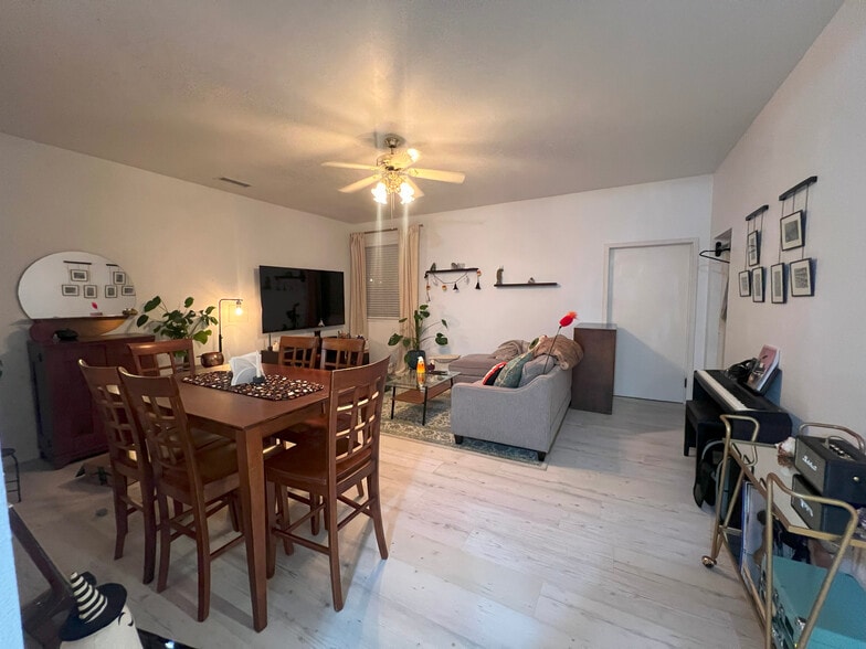 Living room - 5512 Cathedral Oaks Rd