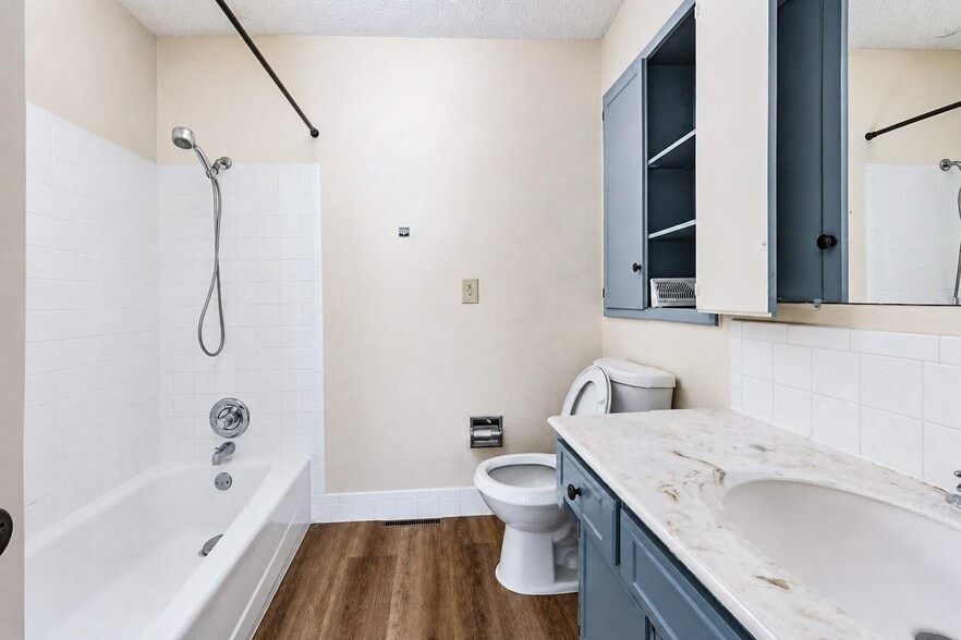 Building Photo - Spacious Shawnee Home Near Mill Creek Streamway Park