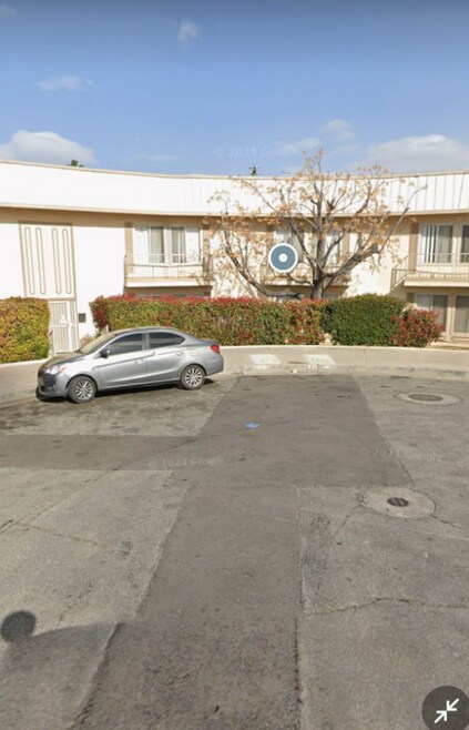 Building Photo - 522 E Ave Q-5