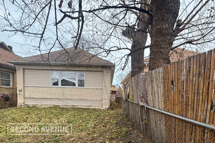 Building Photo - 7518 S Merrill Ave