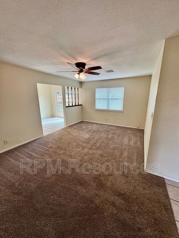 Building Photo - 440 E Carson Ln