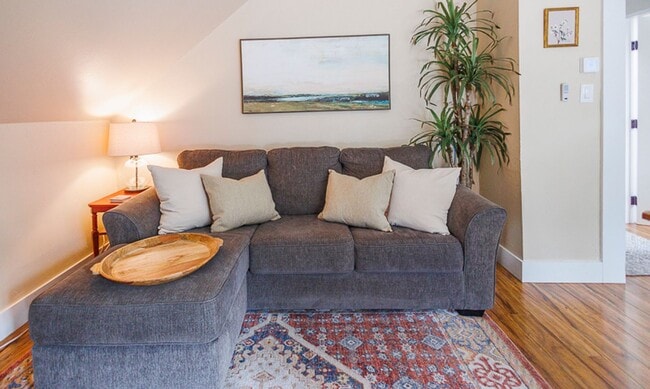 Building Photo - The Loft: Furnished Jacksonville Suite! Grand Deck with Views, King Bed $300 Utility Fee