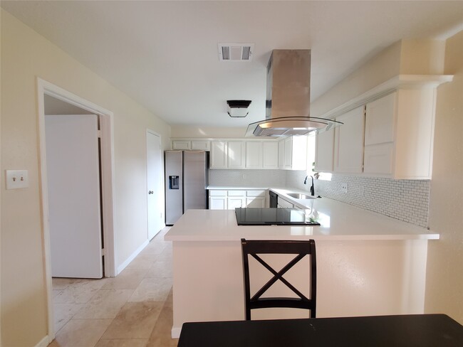 Building Photo - 2810 Arrowhead Dr