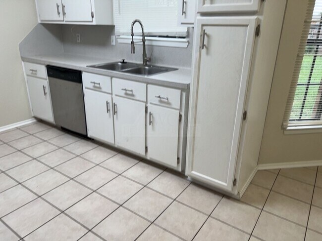 Building Photo - 4608 Fieldstone, Killeen