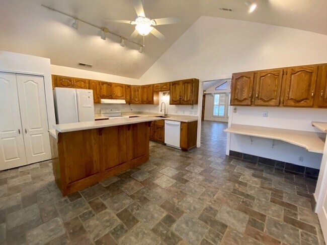 Building Photo - SPACIOUS HOME IN SANTA CLARA COMING SOON!