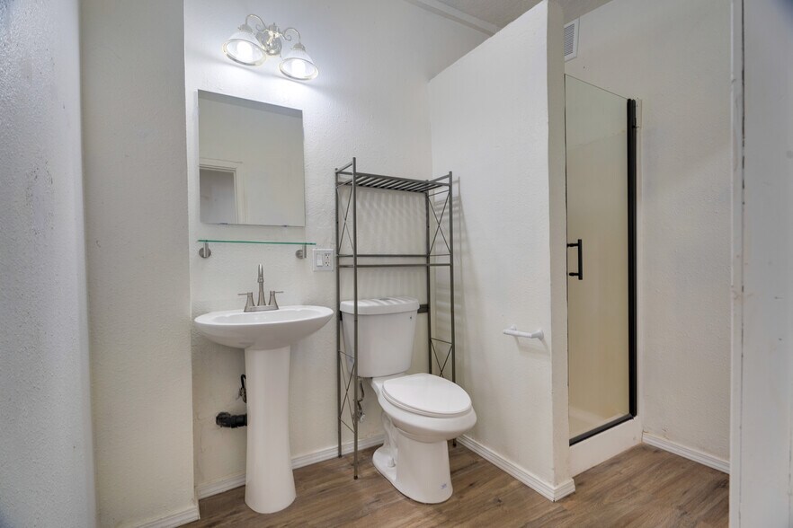 Bathroom #2 - 2919 SE 90th Pl