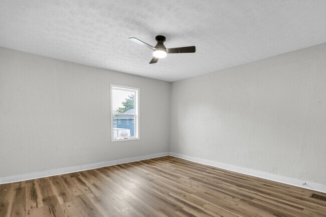 Building Photo - 409 N Oakland Ave