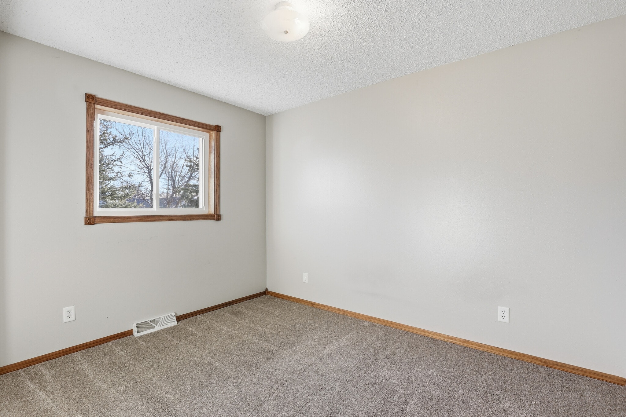 Building Photo - 1731 Sharp Dr