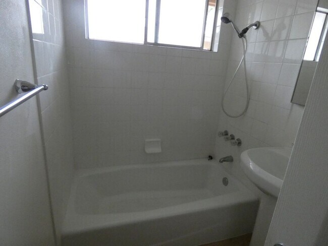 Building Photo - Light and Bright Upstairs One Bedroom Apar...