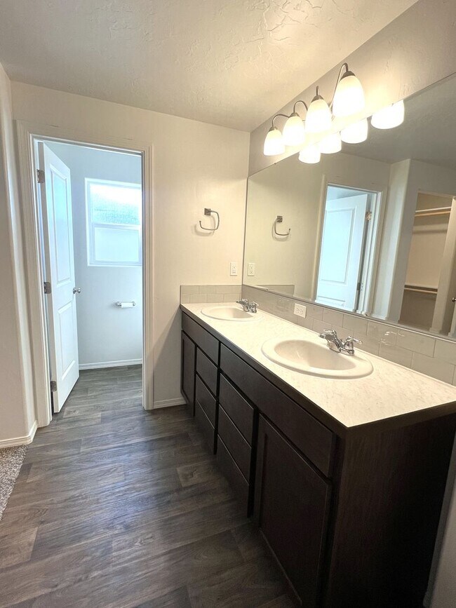 Building Photo - Beautiful 3 bed 2 bath home in Caldwell ju...