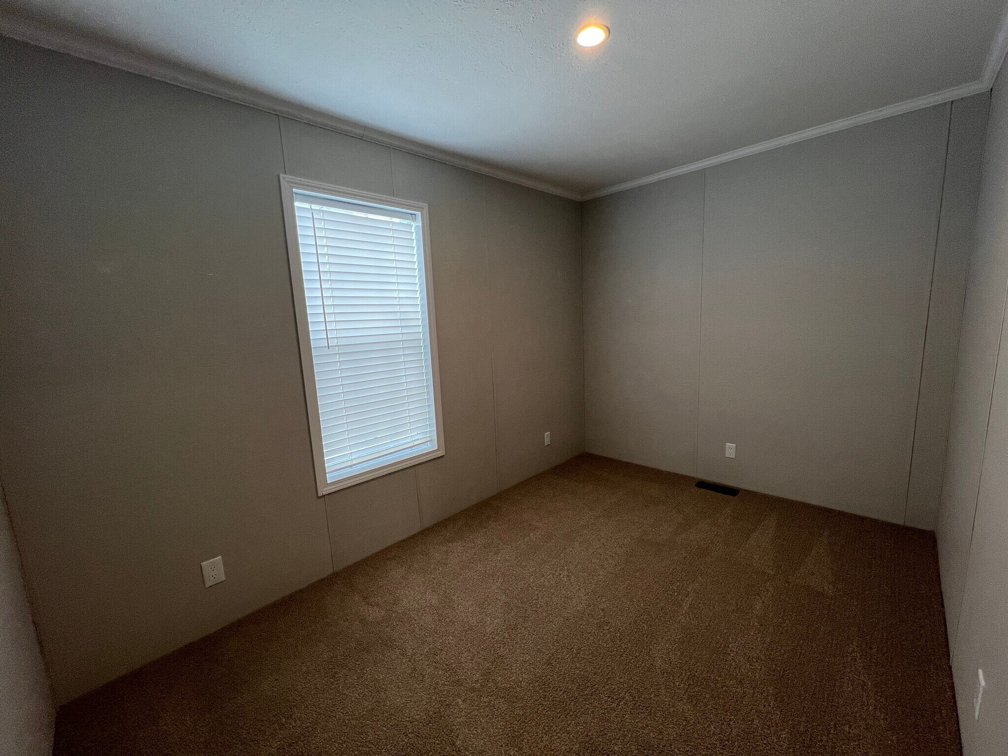 Building Photo - 15856 Marentette Dr