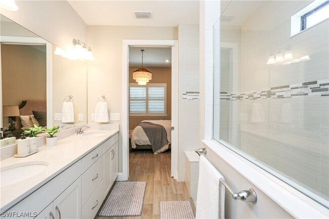 Building Photo - 9716 Everglades Dr