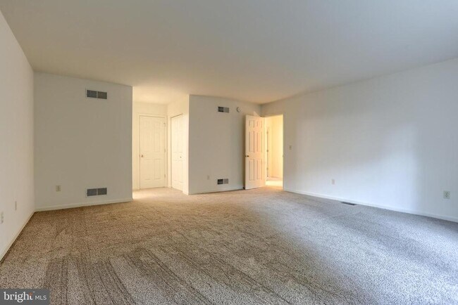 Building Photo - 712 Creekside Dr